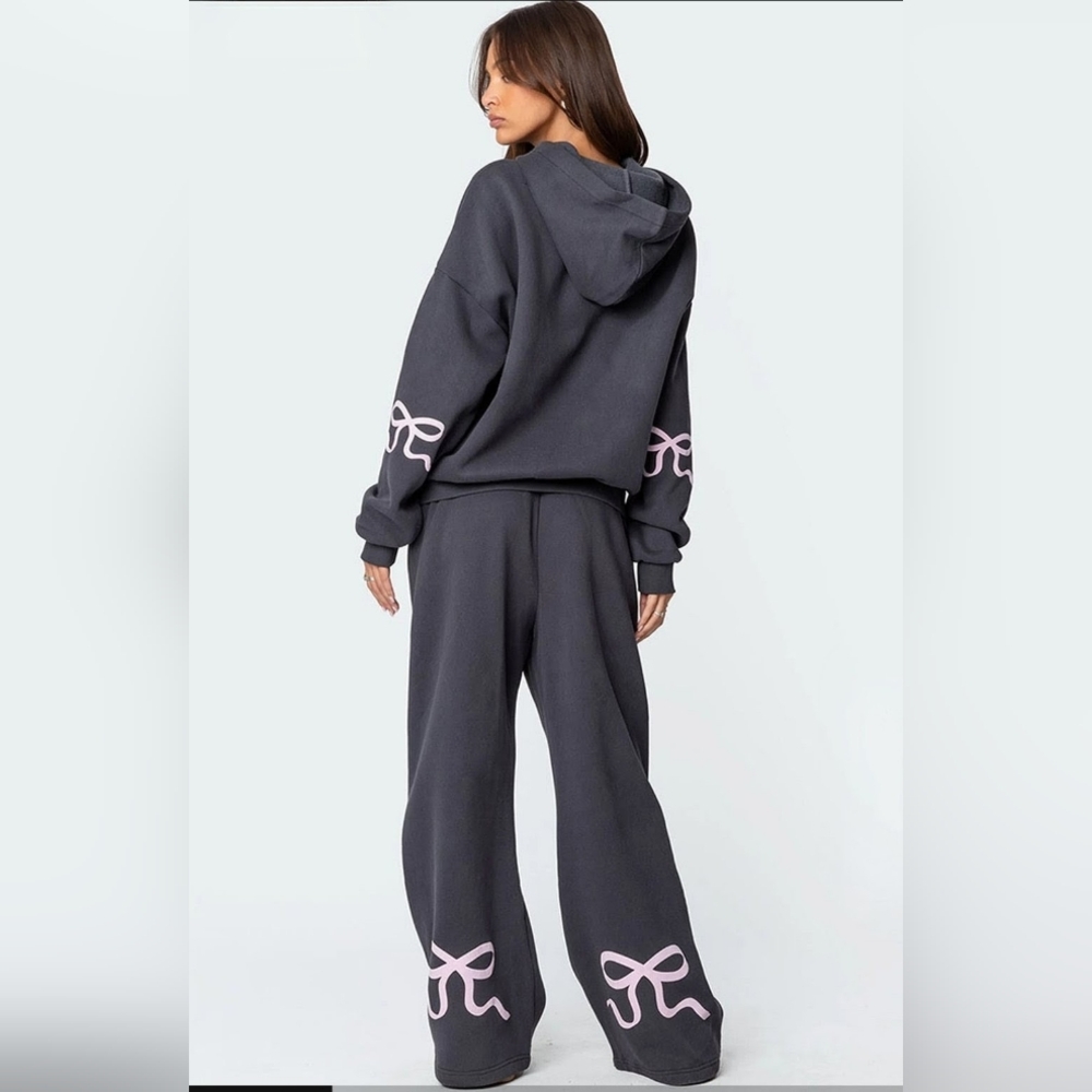 Edikted Gray Girl's sweatpants and sweatshirt with Pink Bow Accents